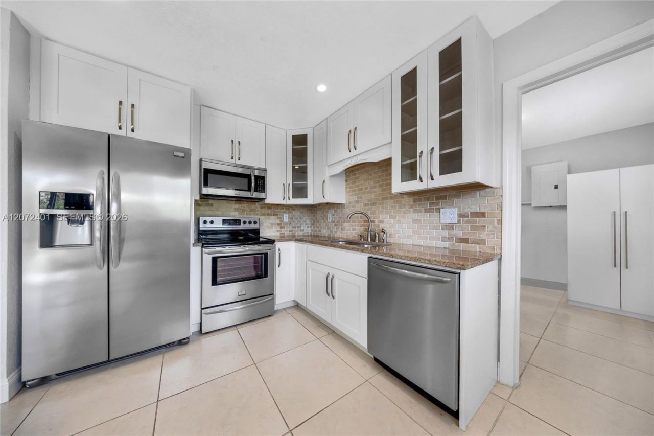 8801 SW 17th St, Miami, FL 33165 Photo