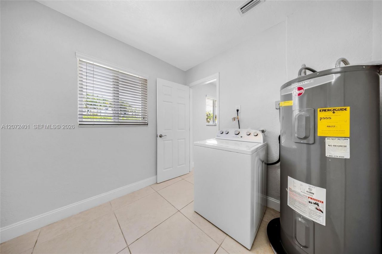 8801 SW 17th St, Miami, FL 33165 Photo