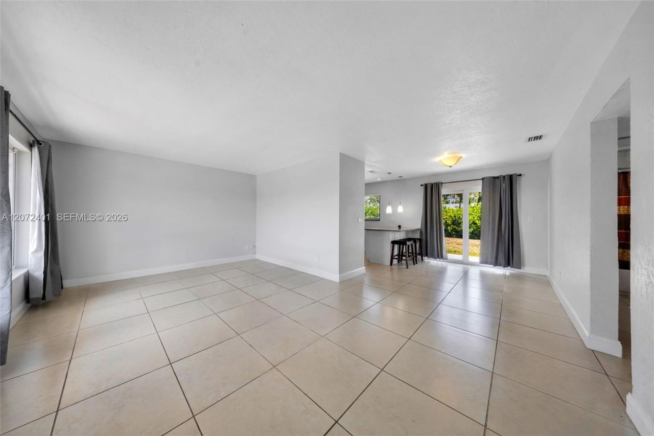 8801 SW 17th St, Miami, FL 33165 Photo