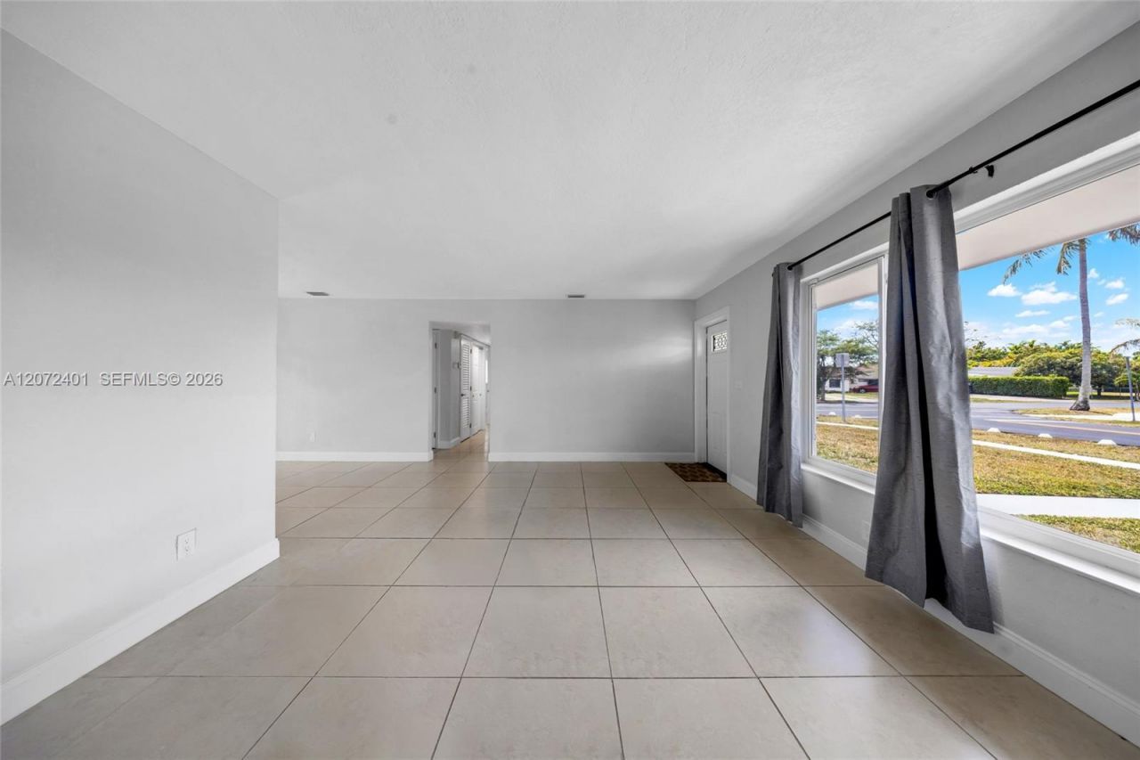 8801 SW 17th St, Miami, FL 33165 Photo