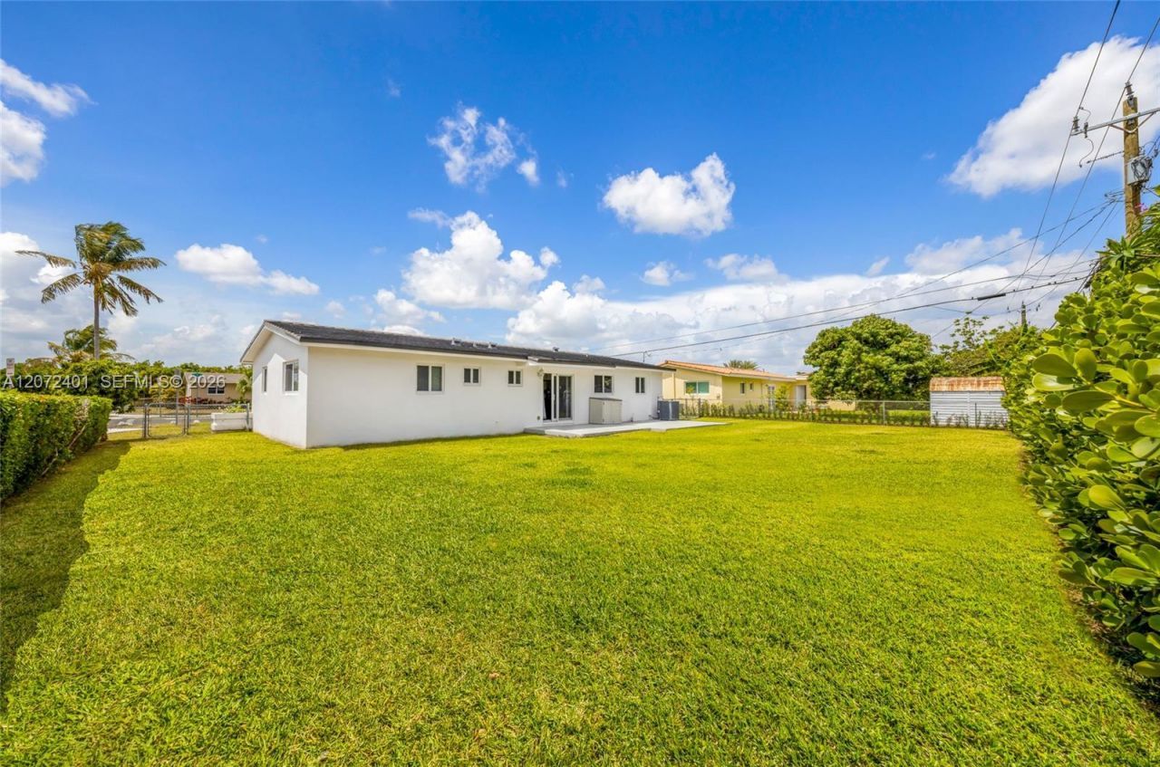 8801 SW 17th St, Miami, FL 33165 Photo