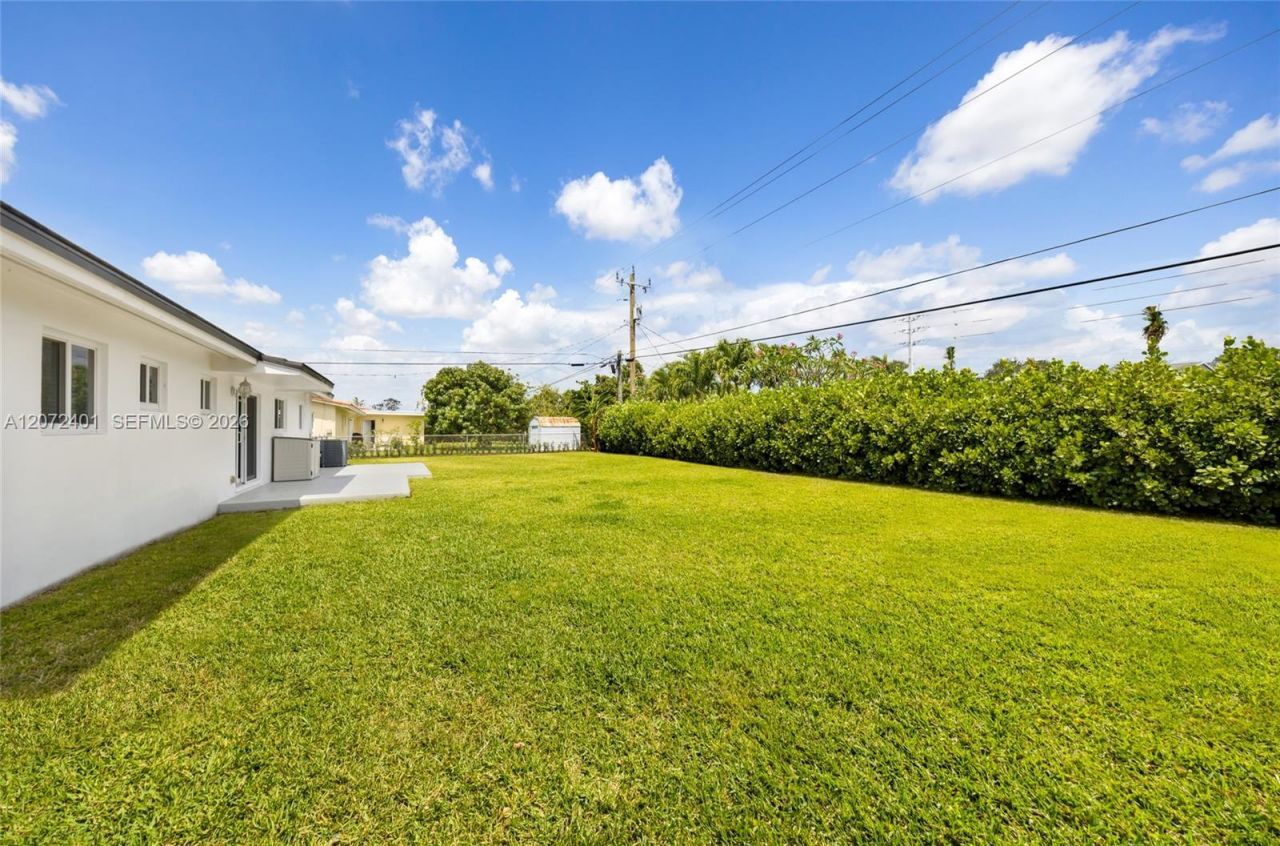 8801 SW 17th St, Miami, FL 33165 Photo
