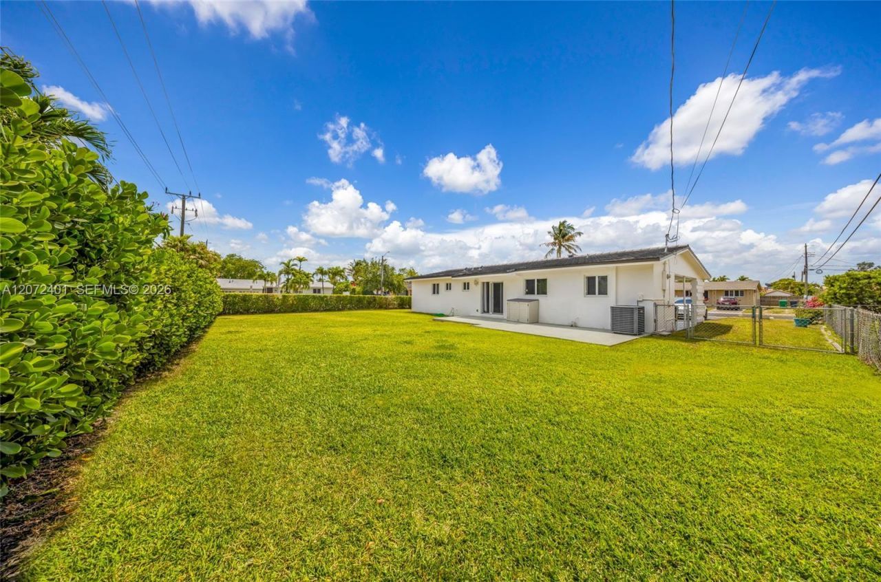 8801 SW 17th St, Miami, FL 33165 Photo