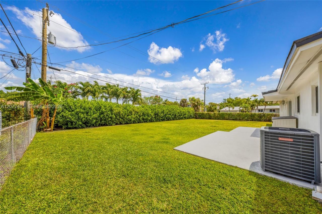 8801 SW 17th St, Miami, FL 33165 Photo