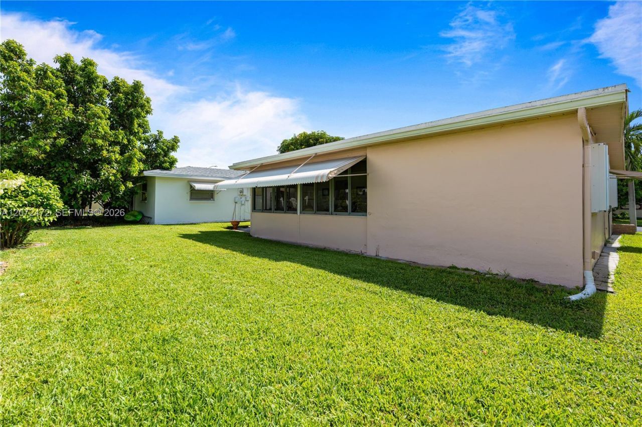 5713 NW 68th Ter, Tamarac, FL 33321 Photo
