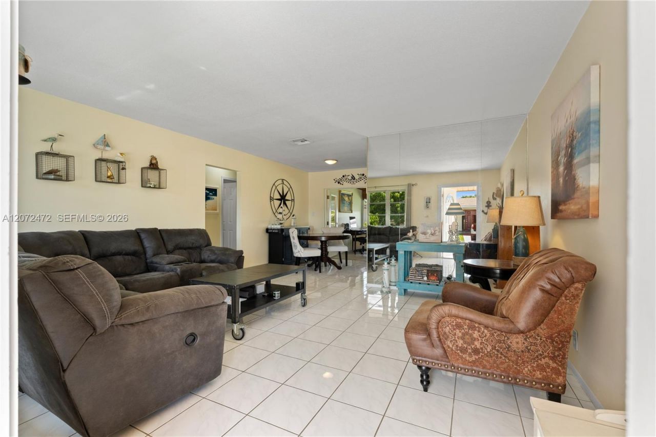 5713 NW 68th Ter, Tamarac, FL 33321 Photo