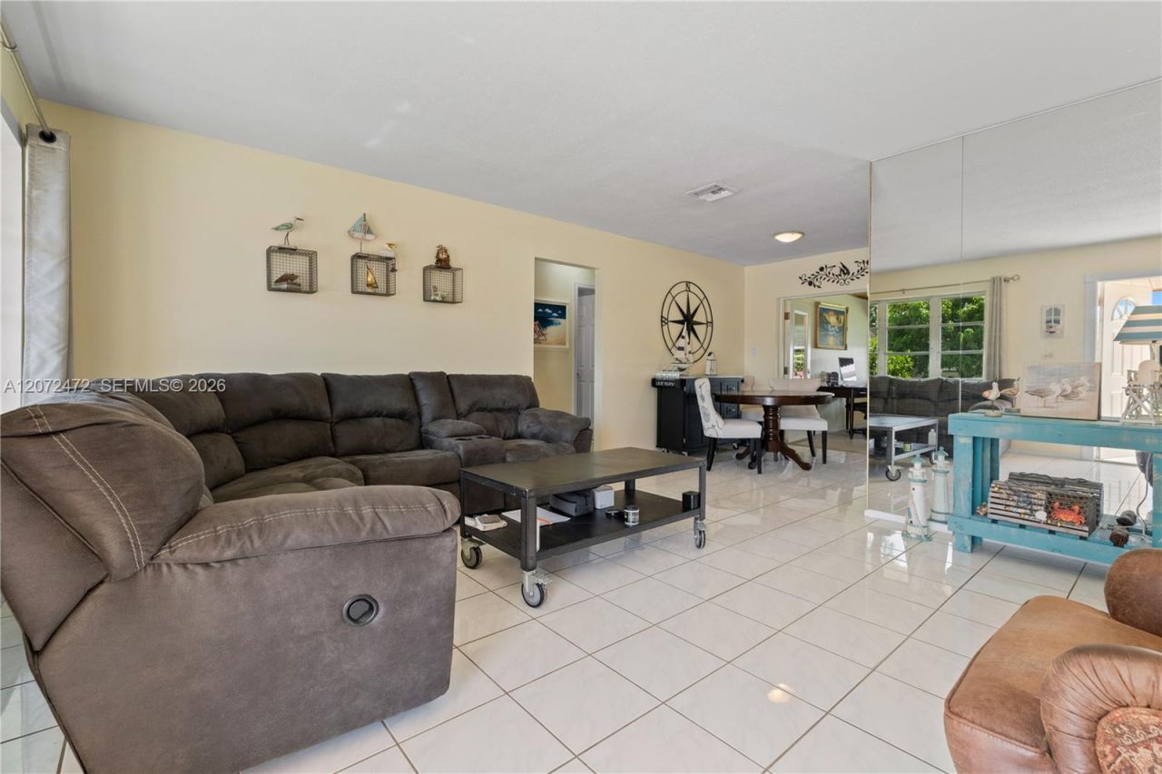 5713 NW 68th Ter, Tamarac, FL 33321 Photo