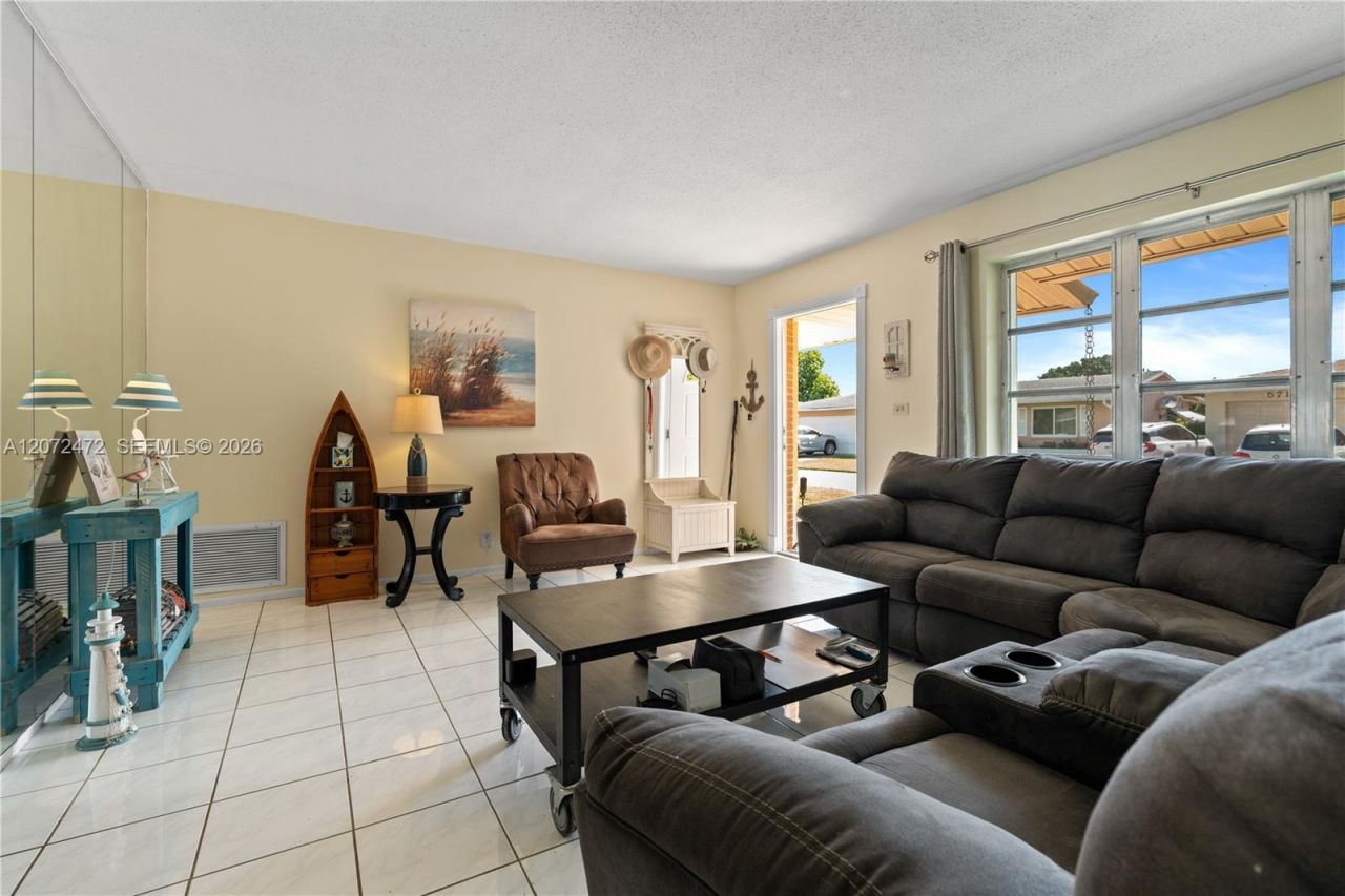 5713 NW 68th Ter, Tamarac, FL 33321 Photo