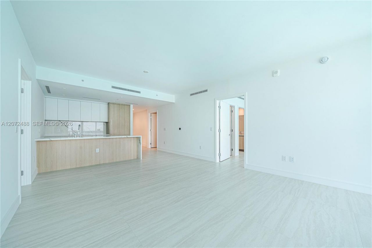 2411 Laguna Circle , Unit 809, North Miami, FL 33181 Photo