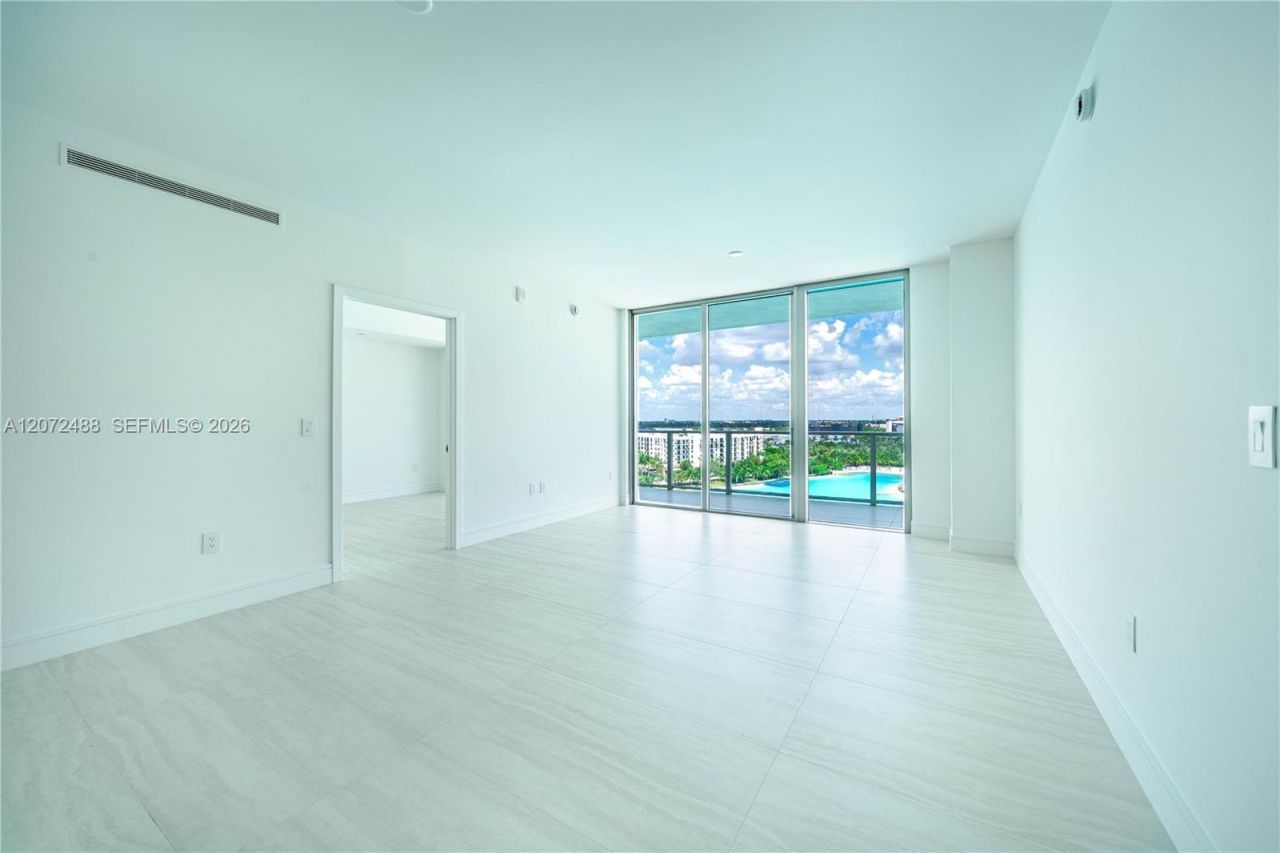 2411 Laguna Circle , Unit 809, North Miami, FL 33181 Photo