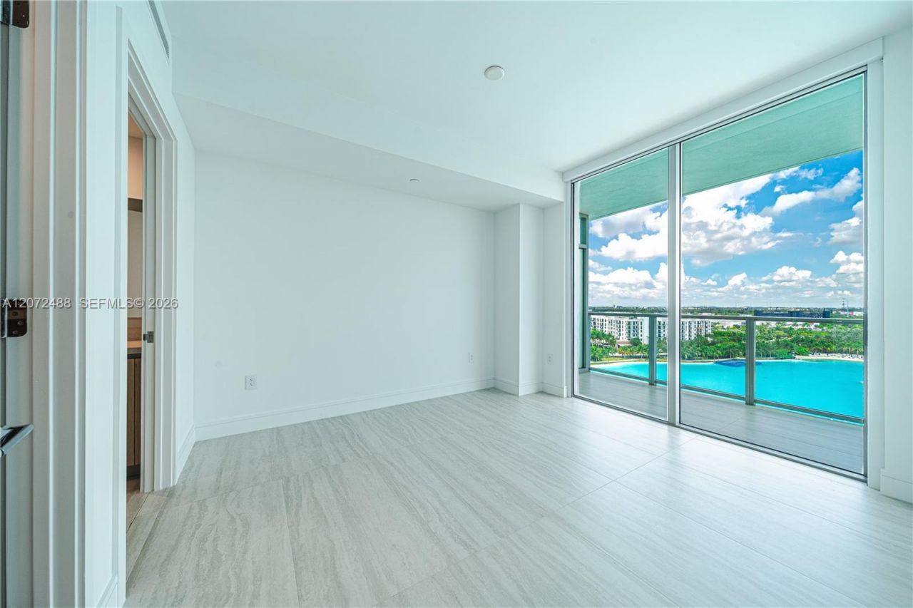 2411 Laguna Circle , Unit 809, North Miami, FL 33181 Photo