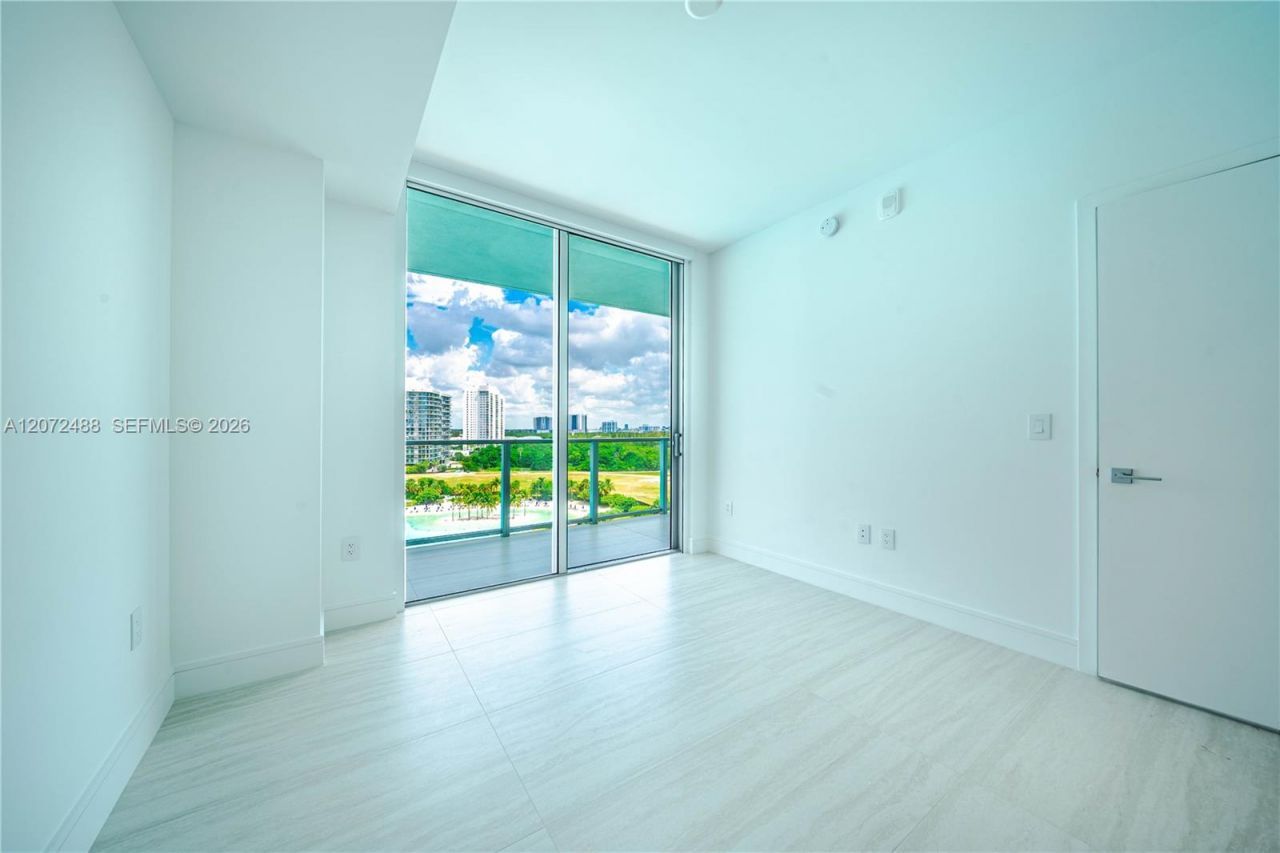 2411 Laguna Circle , Unit 809, North Miami, FL 33181 Photo
