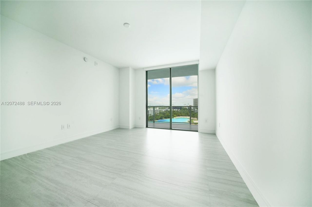 2411 Laguna Circle , Unit 809, North Miami, FL 33181 Photo