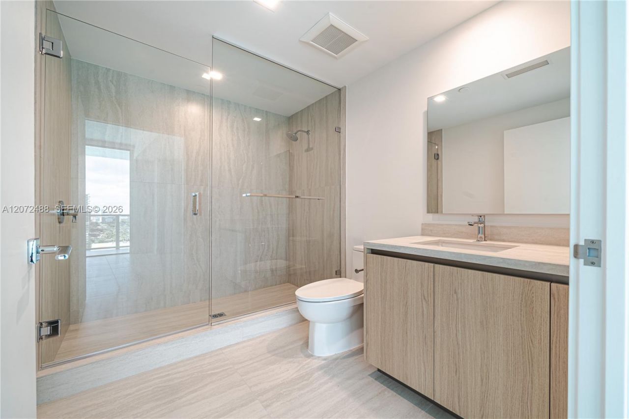 2411 Laguna Circle , Unit 809, North Miami, FL 33181 Photo