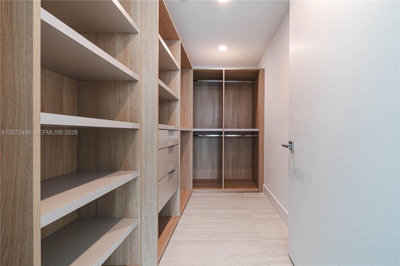 2411 Laguna Circle , Unit 809, North Miami, FL 33181 Photo