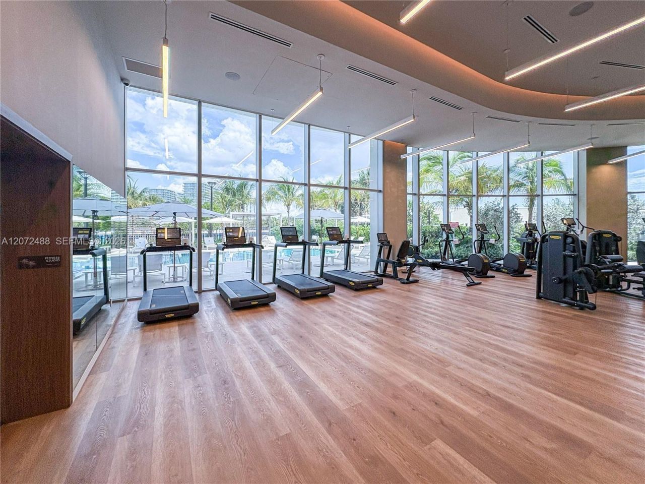 2411 Laguna Circle , Unit 809, North Miami, FL 33181 Photo