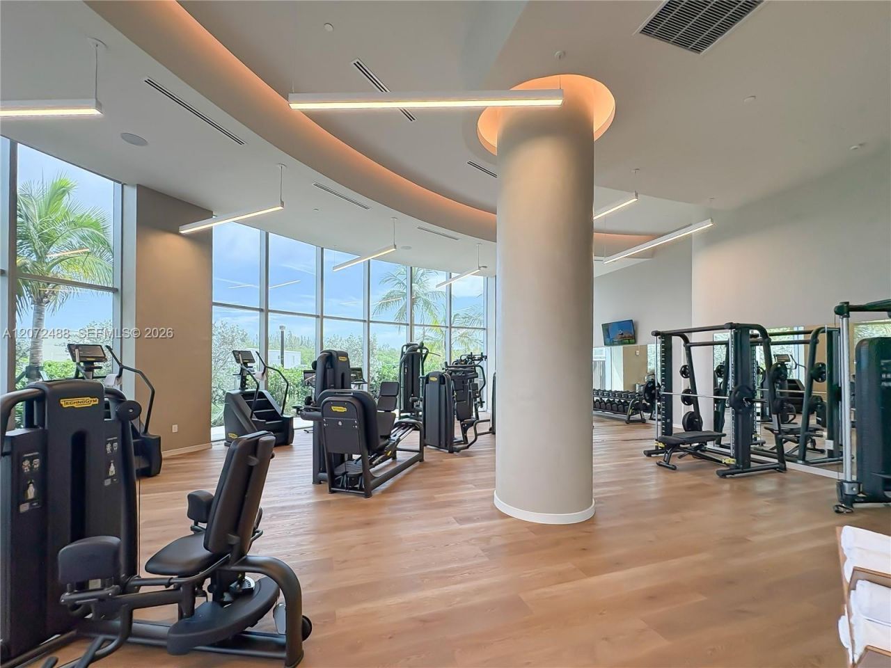 2411 Laguna Circle , Unit 809, North Miami, FL 33181 Photo