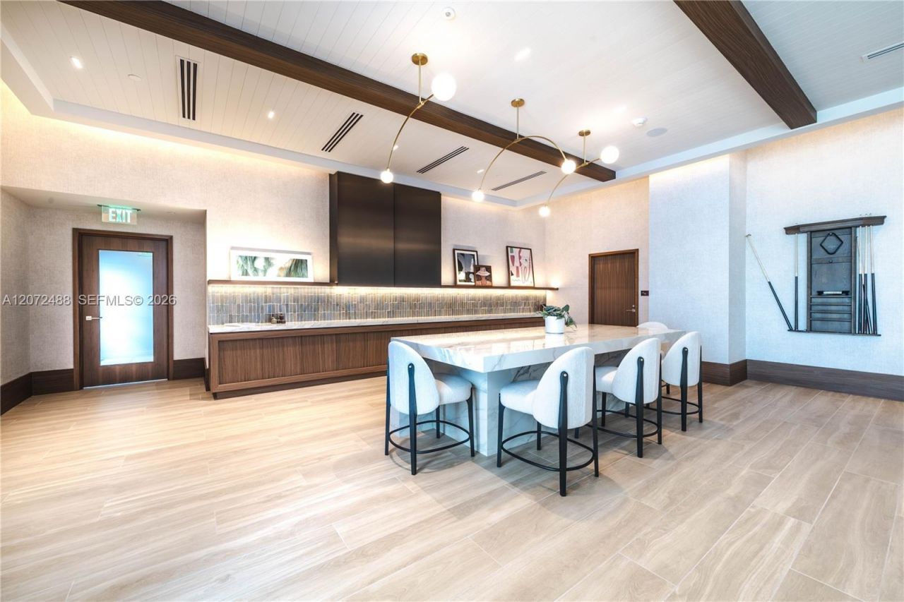 2411 Laguna Circle , Unit 809, North Miami, FL 33181 Photo