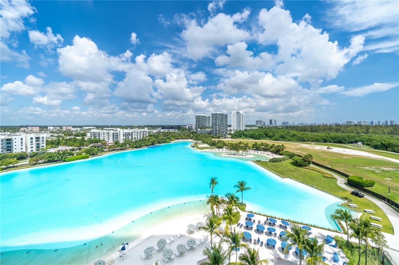 2411 Laguna Circle , Unit 809, North Miami, FL 33181 Photo