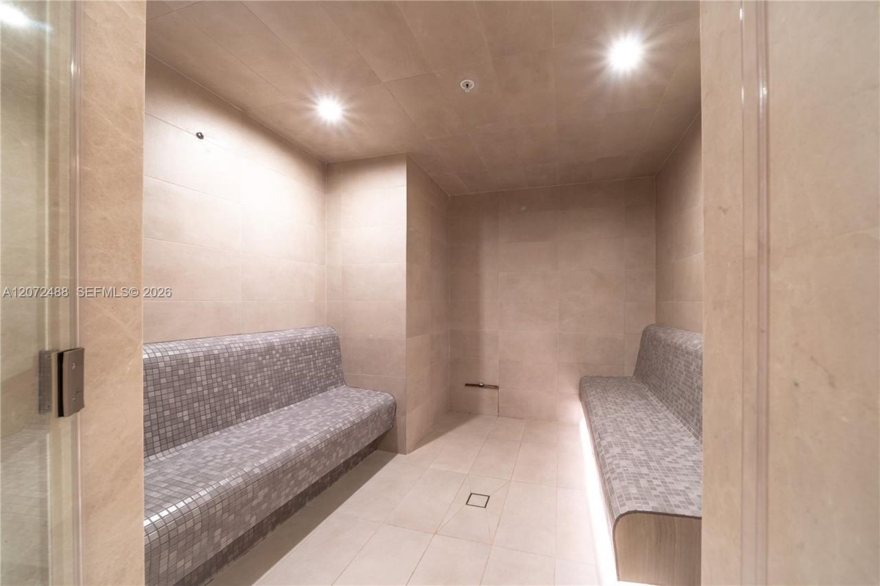 2411 Laguna Circle, Unit 809, North Miami, FL 33181 Photo