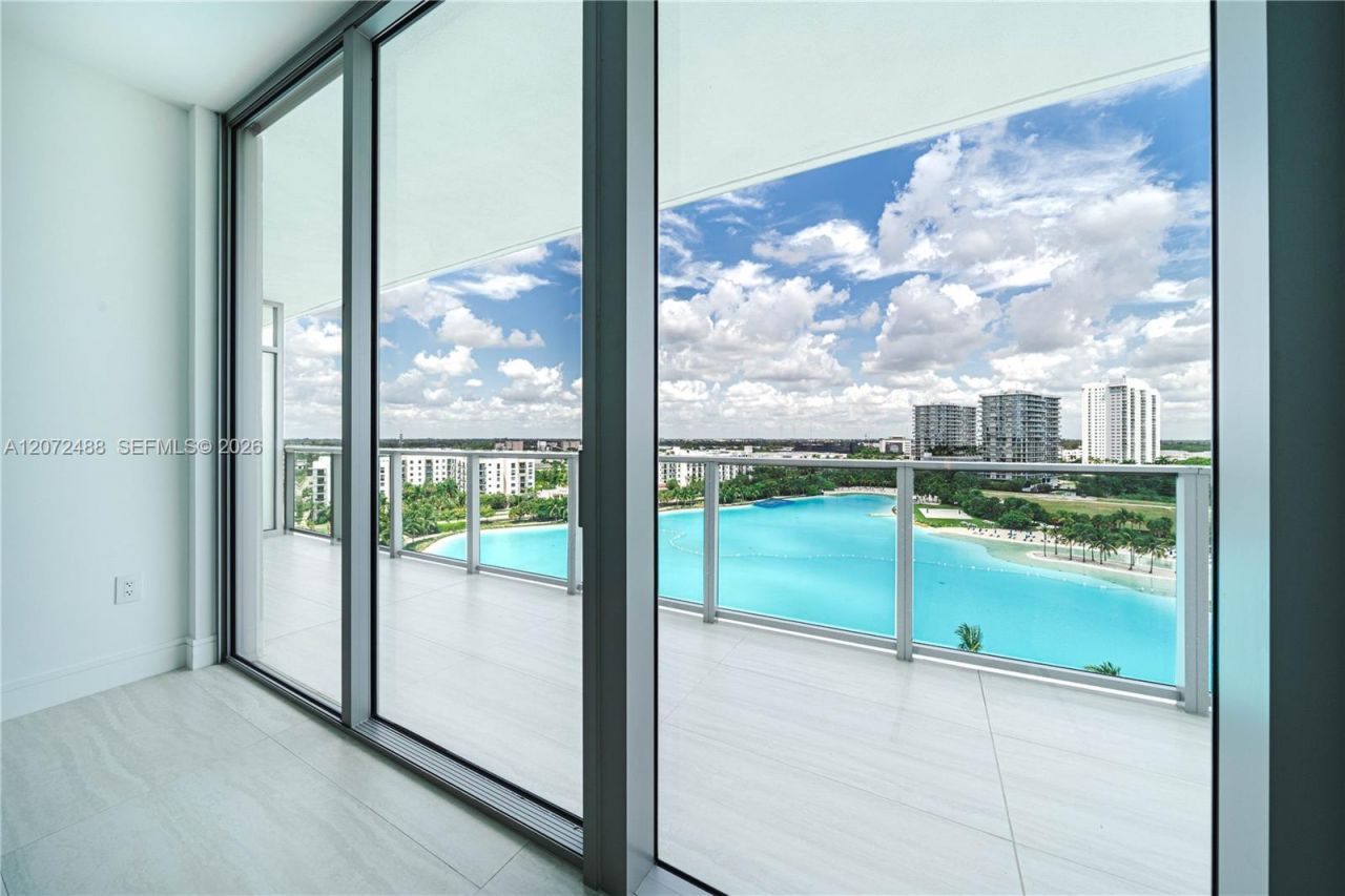 2411 Laguna Circle , Unit 809, North Miami, FL 33181 Photo