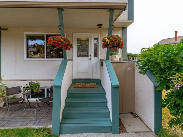 640 Broadway St, Unit #807, Saanich, BC V8Z 2G4