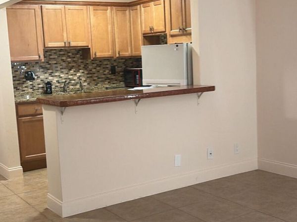 2020 LAKE OSBORNE Drive, Unit 19, Lake Worth Beach, FL 33461