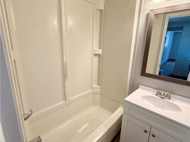 1810 Mahoning Avenue NW, Unit 1, Warren, OH 44483 Photo 10