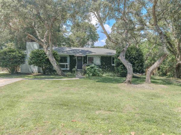 4 Cadiz St, Gulf Breeze, FL 32561