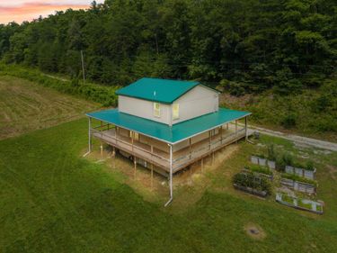 5185 Kentucky 708 , Beattyville, KY 41311