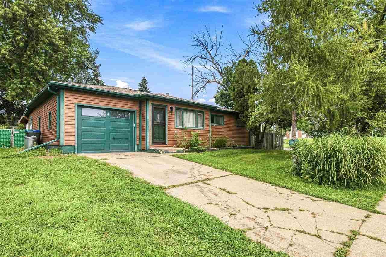 1620 Crosby Ln, Iowa City, IA 52240 Main Photo