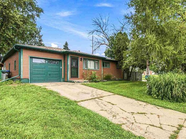 1620 Crosby Ln, Iowa City, IA 52240