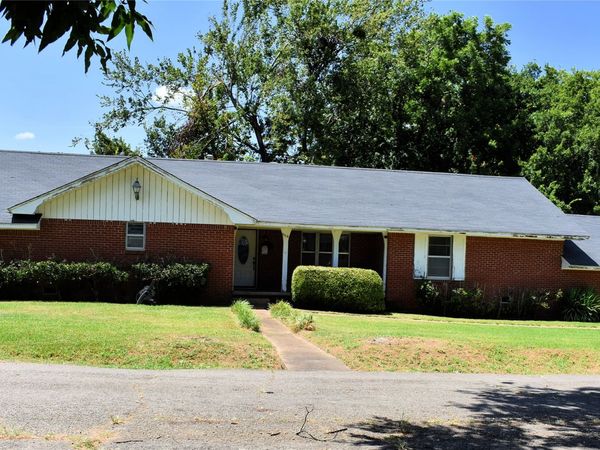1110 S 4 Street , Hugo, OK 74743