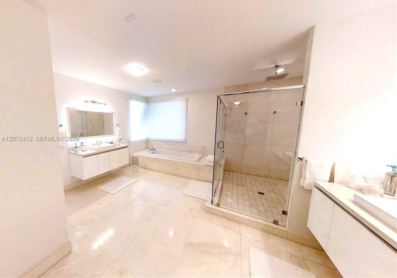 10229 NW 74th Ter , Doral, FL 33178 Photo