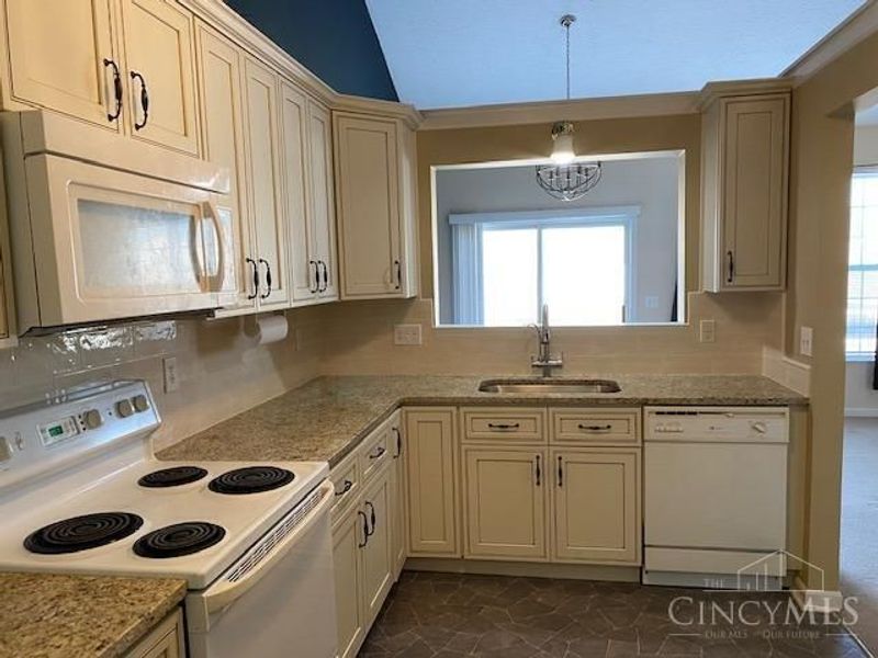 6266 Lake Front, Mason, OH 45040 Photo 12