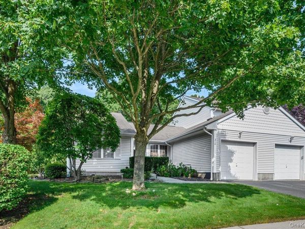 204 Mattituck Court , Melville, NY 11747