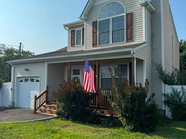 39 Seymour Drive , Shirley, NY 11967
