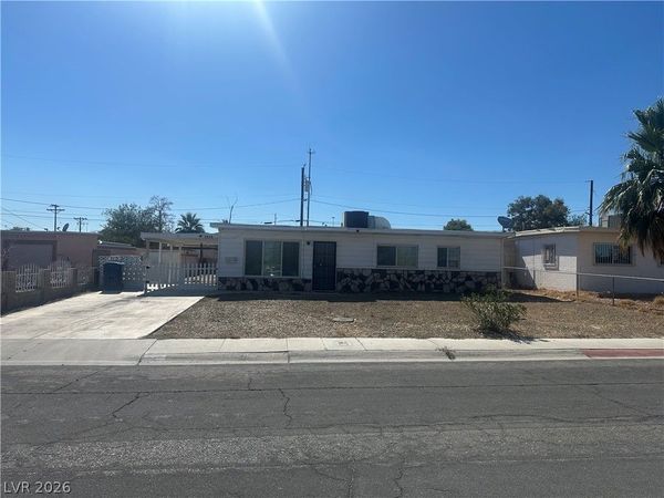 1315 Oakwood Avenue, North Las Vegas, NV 89030