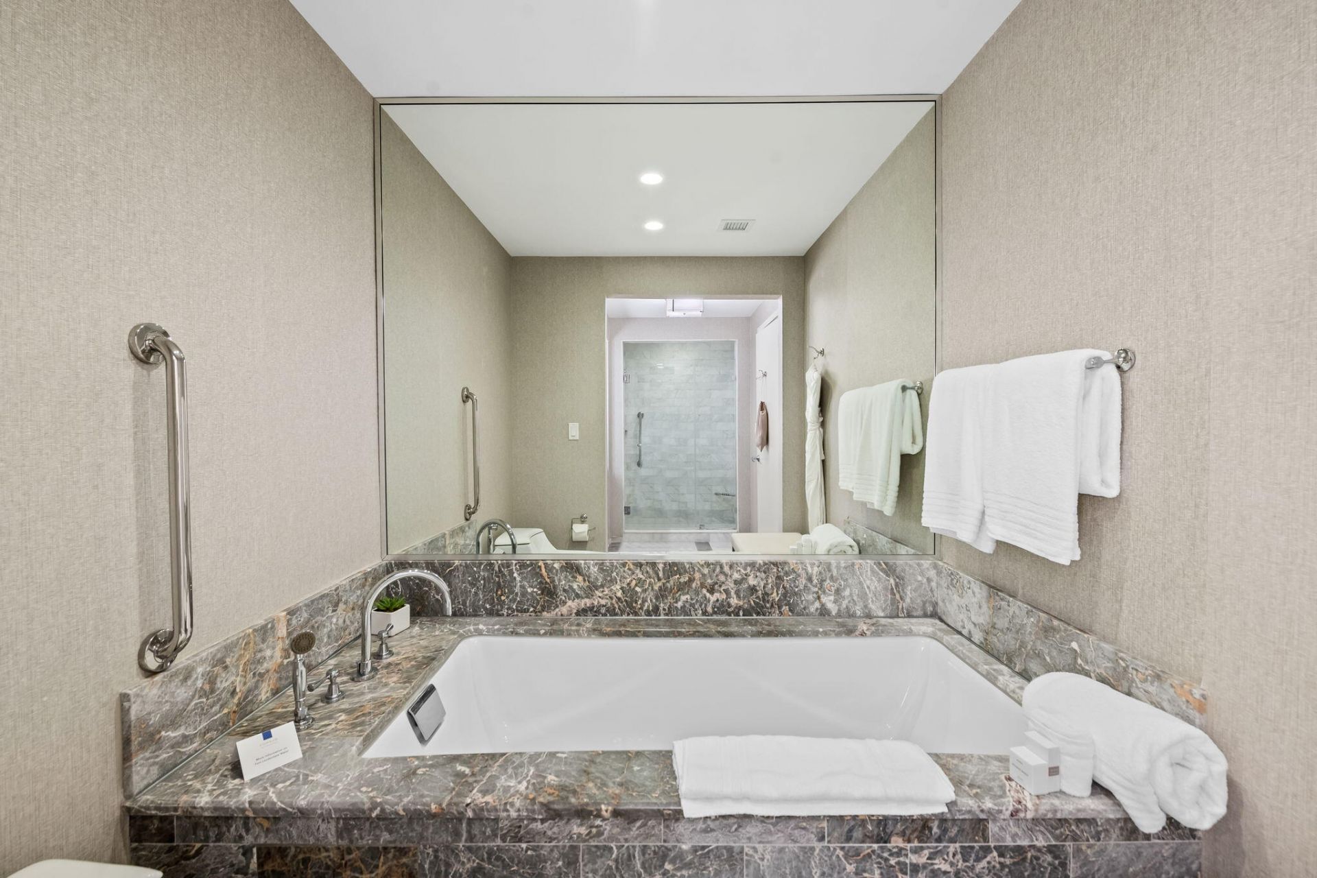 551 N Fort Lauderdale Beach Boulevard, Unit H1011, Fort Lauderdale, FL 33304 Photo