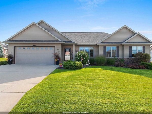 512 PEBBLESTONE CIRCLE, Hobart, WI 54155