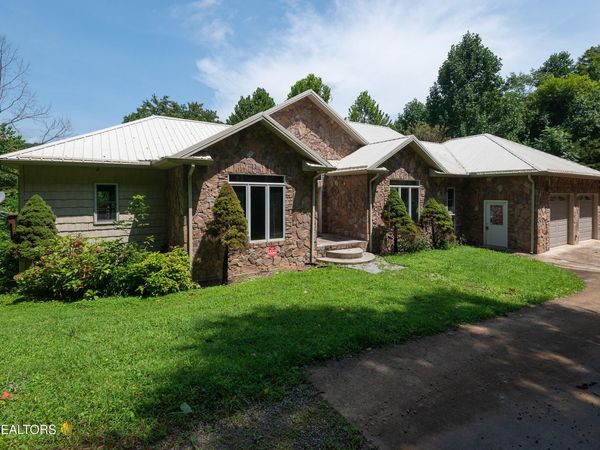 383 Maiden Lane, Speedwell, TN 37870