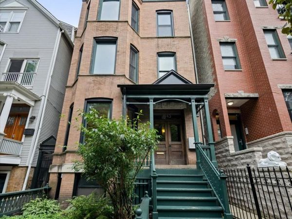 843 W Roscoe Street, Chicago, IL 60657