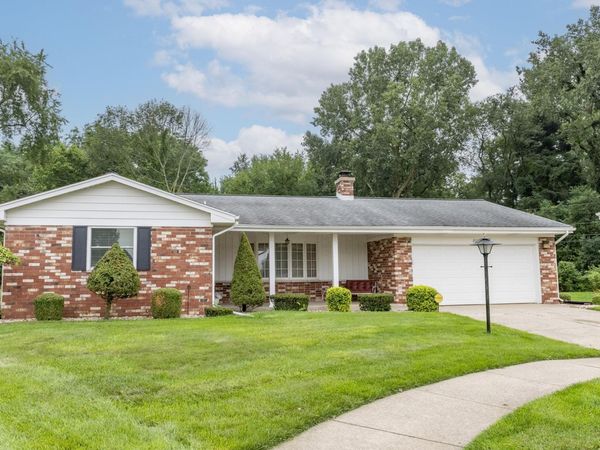 2624 Oak Leaf Cove, South Bend, IN 46628