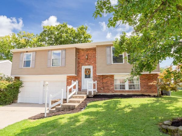 858 Suncreek Ct, Delhi Twp, OH 45238