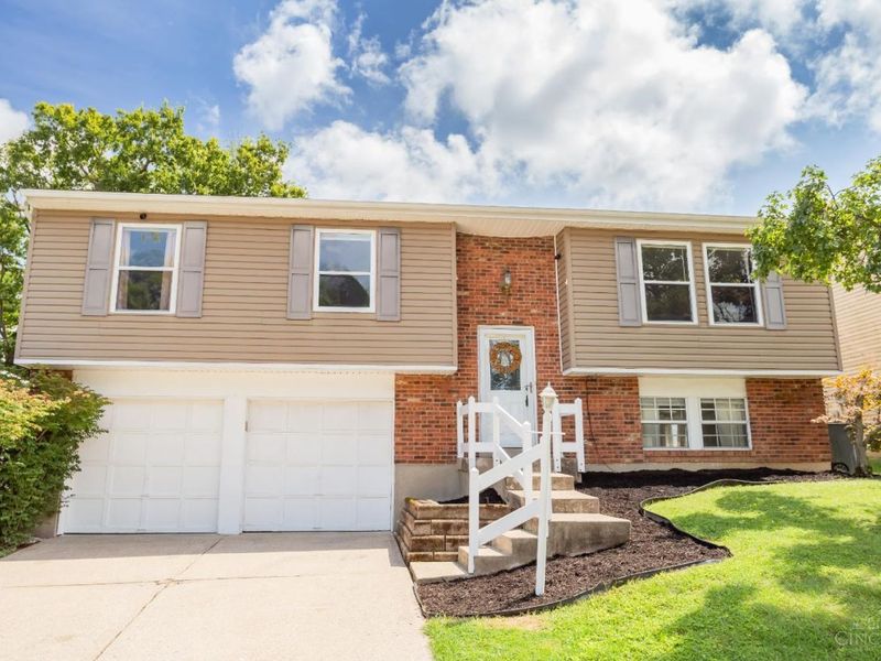 858 Suncreek Ct, Delhi Township, OH 45238 Photo 2