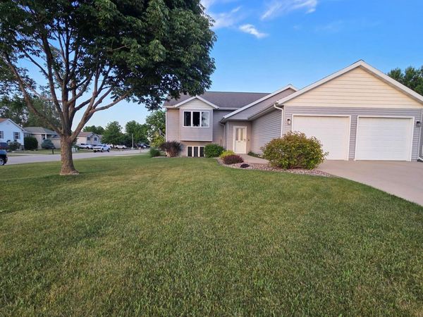 902 Nancy Court SW, Eyota, MN 55934