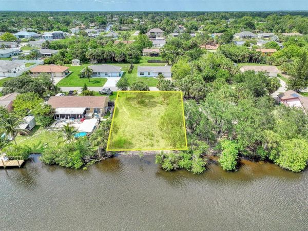 18422 VAN NUYS CIRCLE , PORT CHARLOTTE, FL 33948