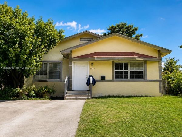 1935 NW 76TH ST , Miami, FL 33147