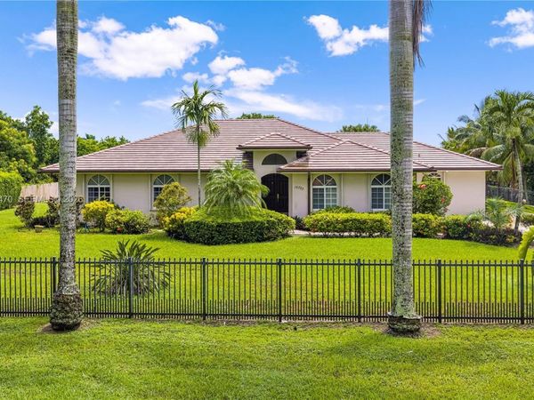 15720 SW 252nd St, Homestead, FL 33031