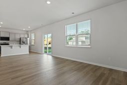 805 Crocus Street photo 4